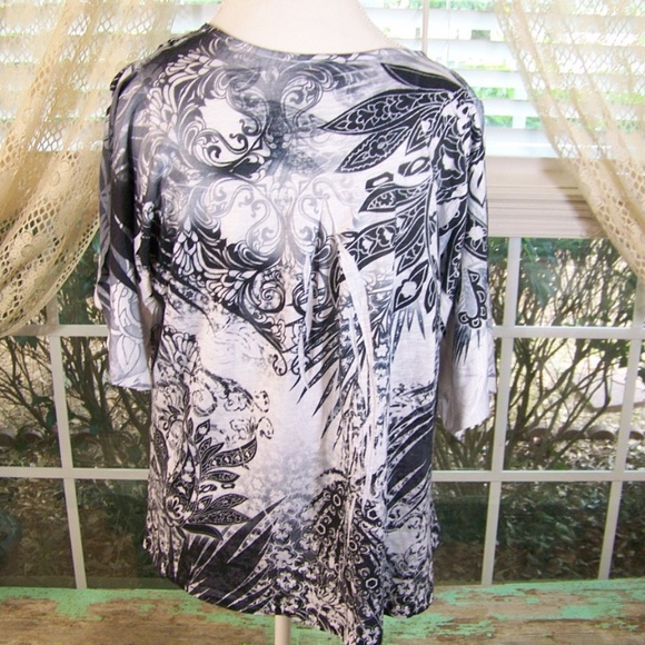 One World Live and Let Live Top Black White 1X - Picture 3 of 6